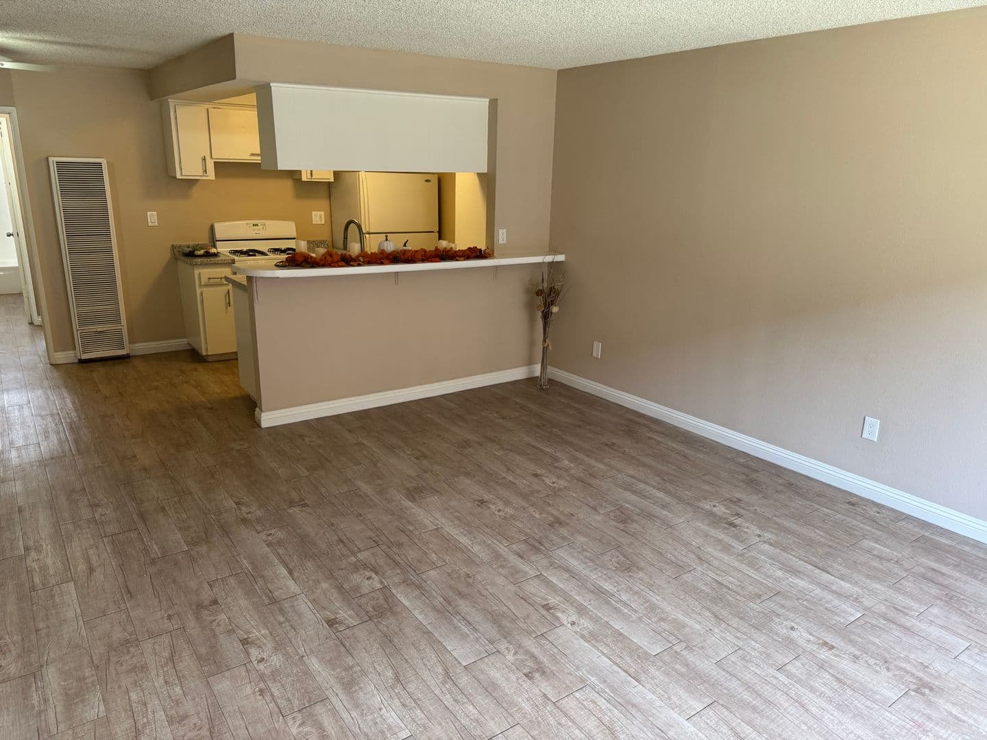Bellflower Apartment: 9146 Somerset Blvd