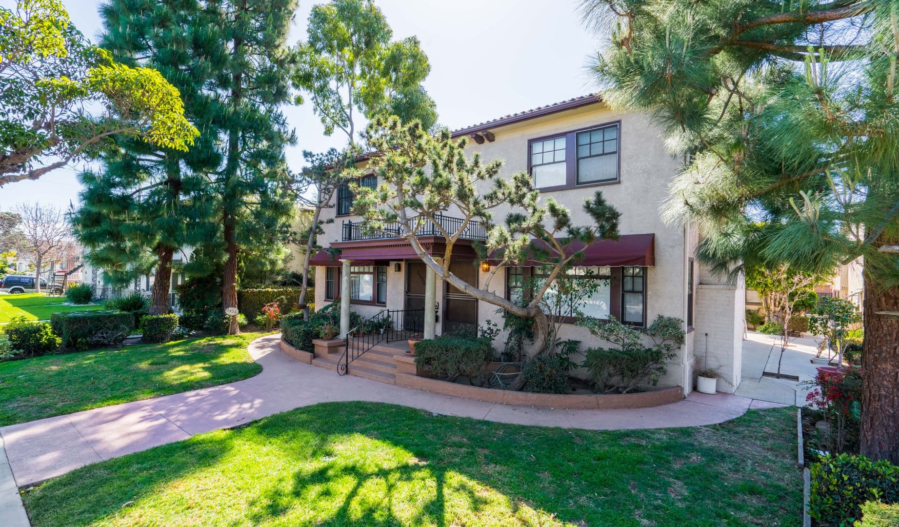 Long Beach Apartment: 3512-20 2nd St