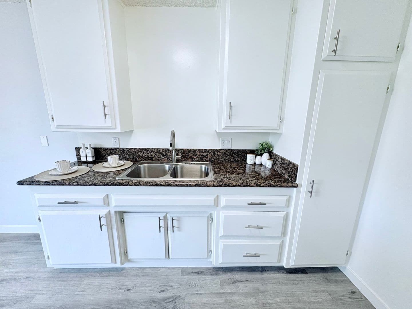 Anaheim Apartment: 1666 W. Pampas Ln