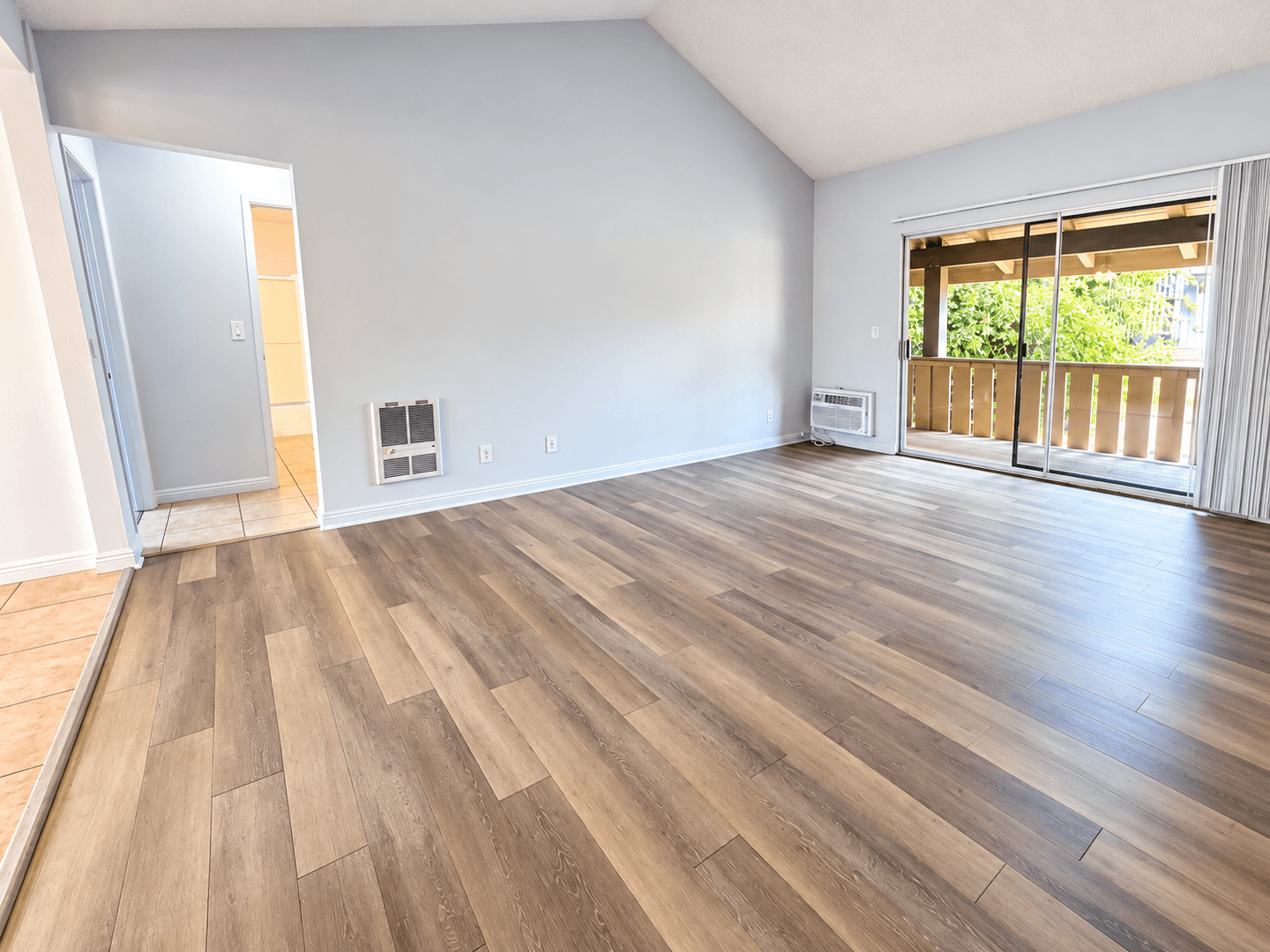 Tustin Apartment: 1071 Walnut Ave