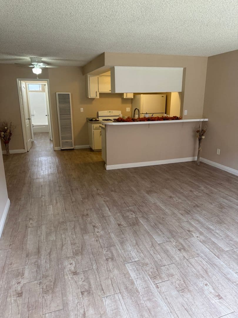 Bellflower Apartment: 9146 Somerset Blvd