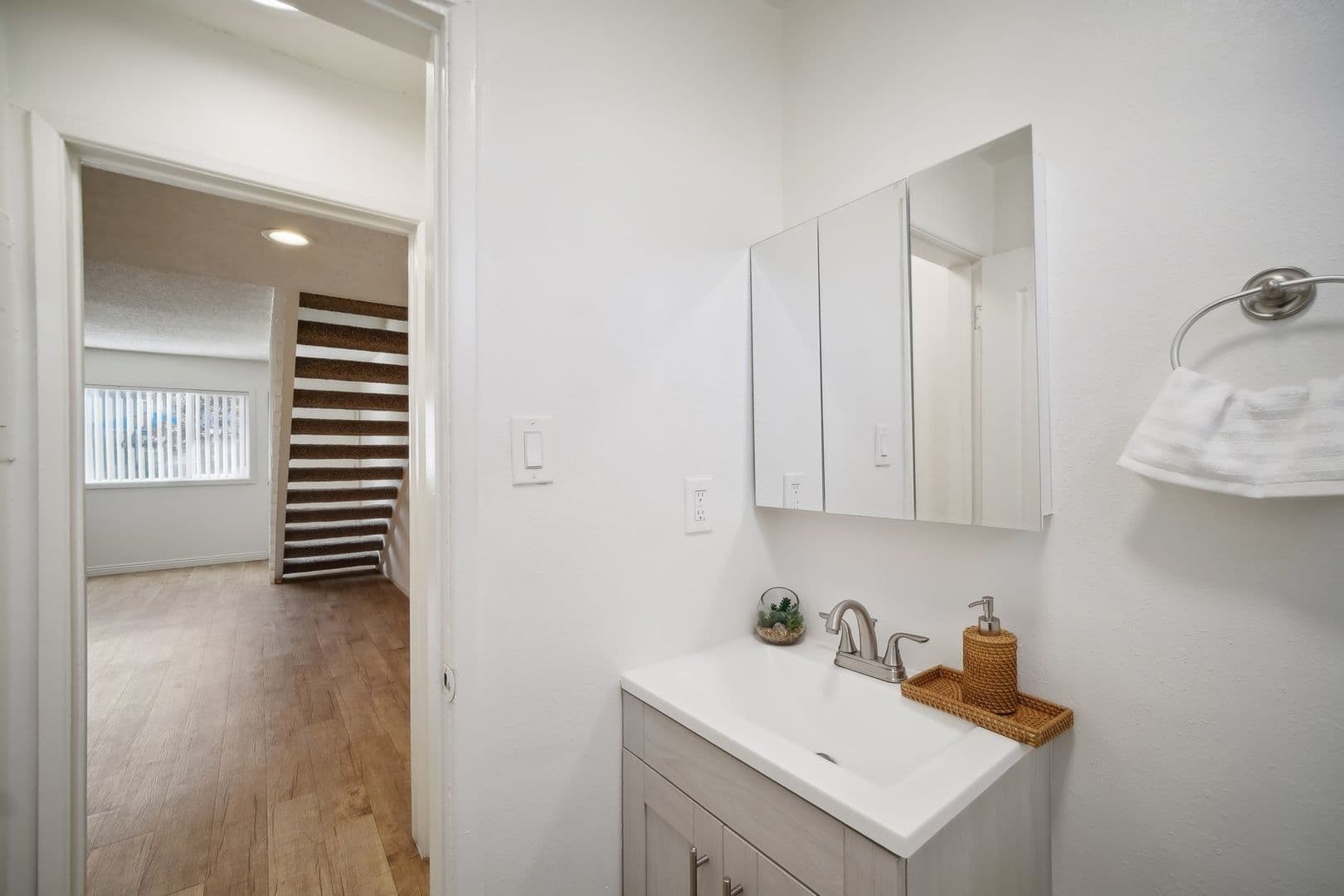 Whittier Apartment: 13730 Via Del Palma Ave