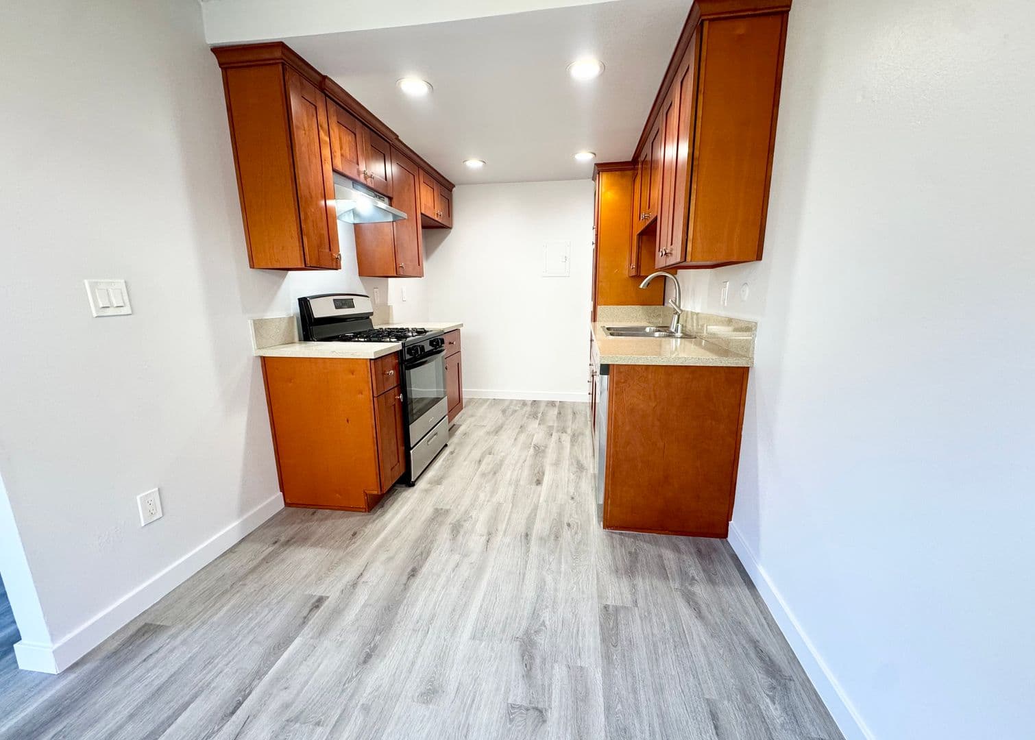 Santa Ana Apartment: 1750 Sherry Lane