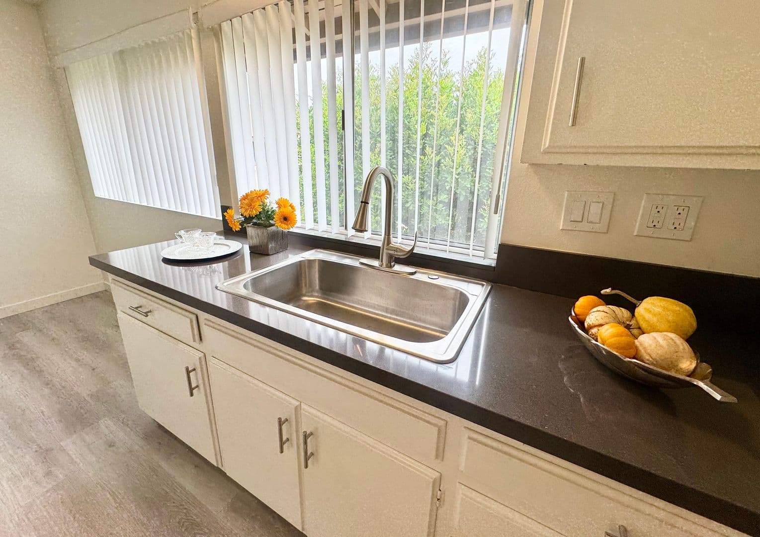 Tustin Apartment: 1071 Walnut Ave