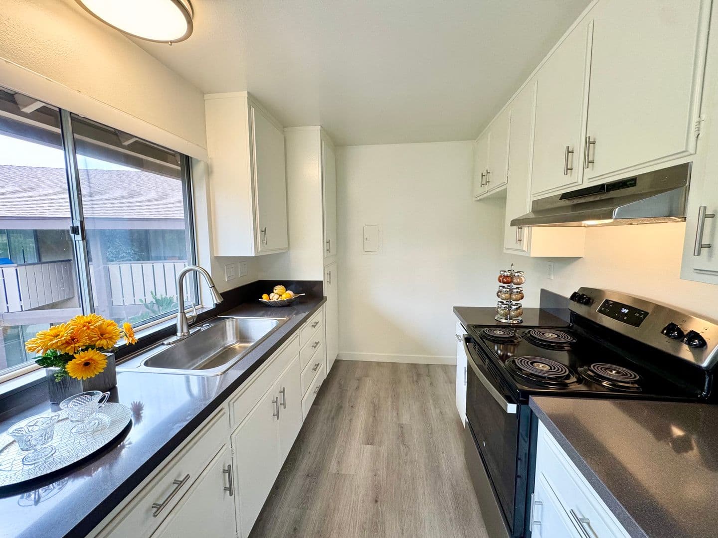 Tustin Apartment: 1071 Walnut Ave