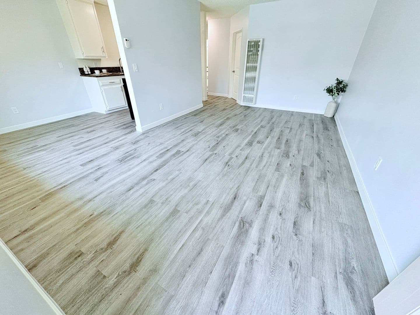 Anaheim Apartment: 1666 W. Pampas Ln