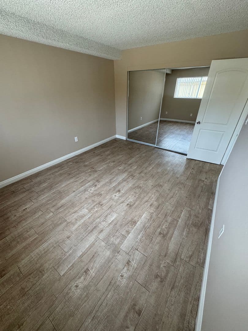 Bellflower Apartment: 9146 Somerset Blvd