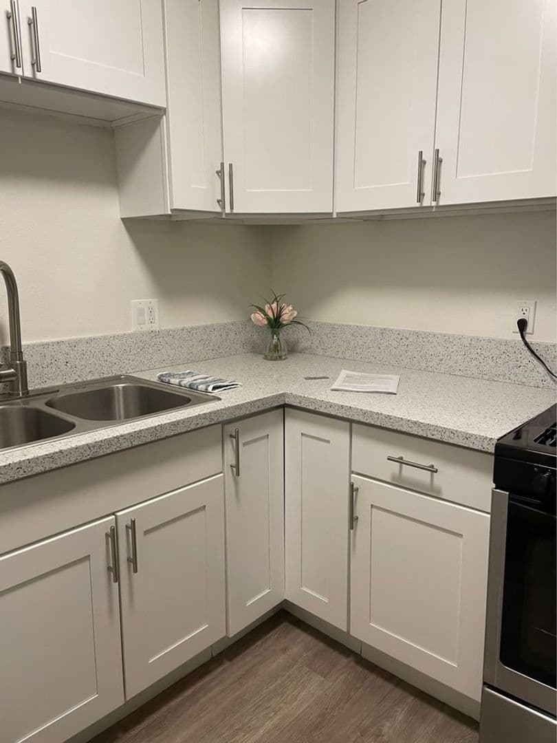 Costa Mesa Apartment: 879-897 Center St