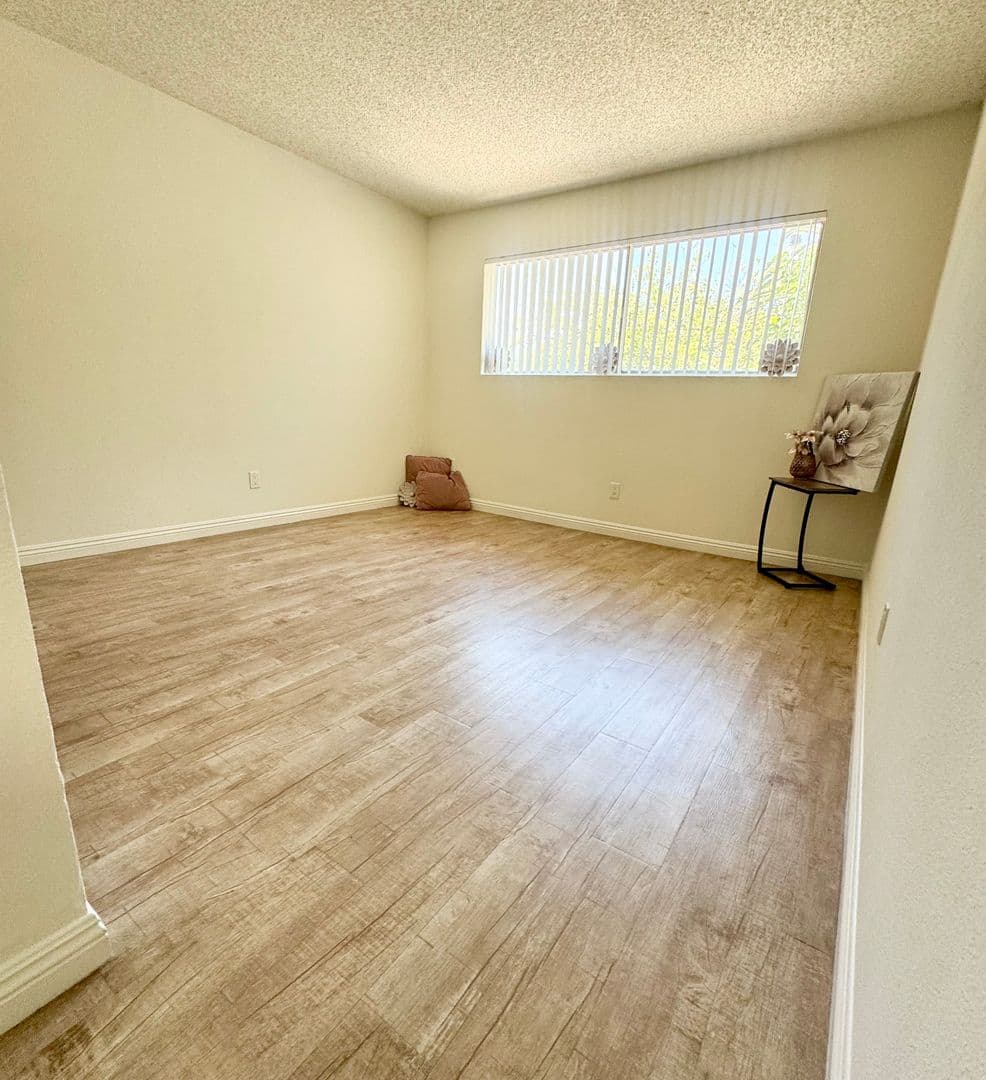 Bellflower Apartment: 9146 Somerset Blvd