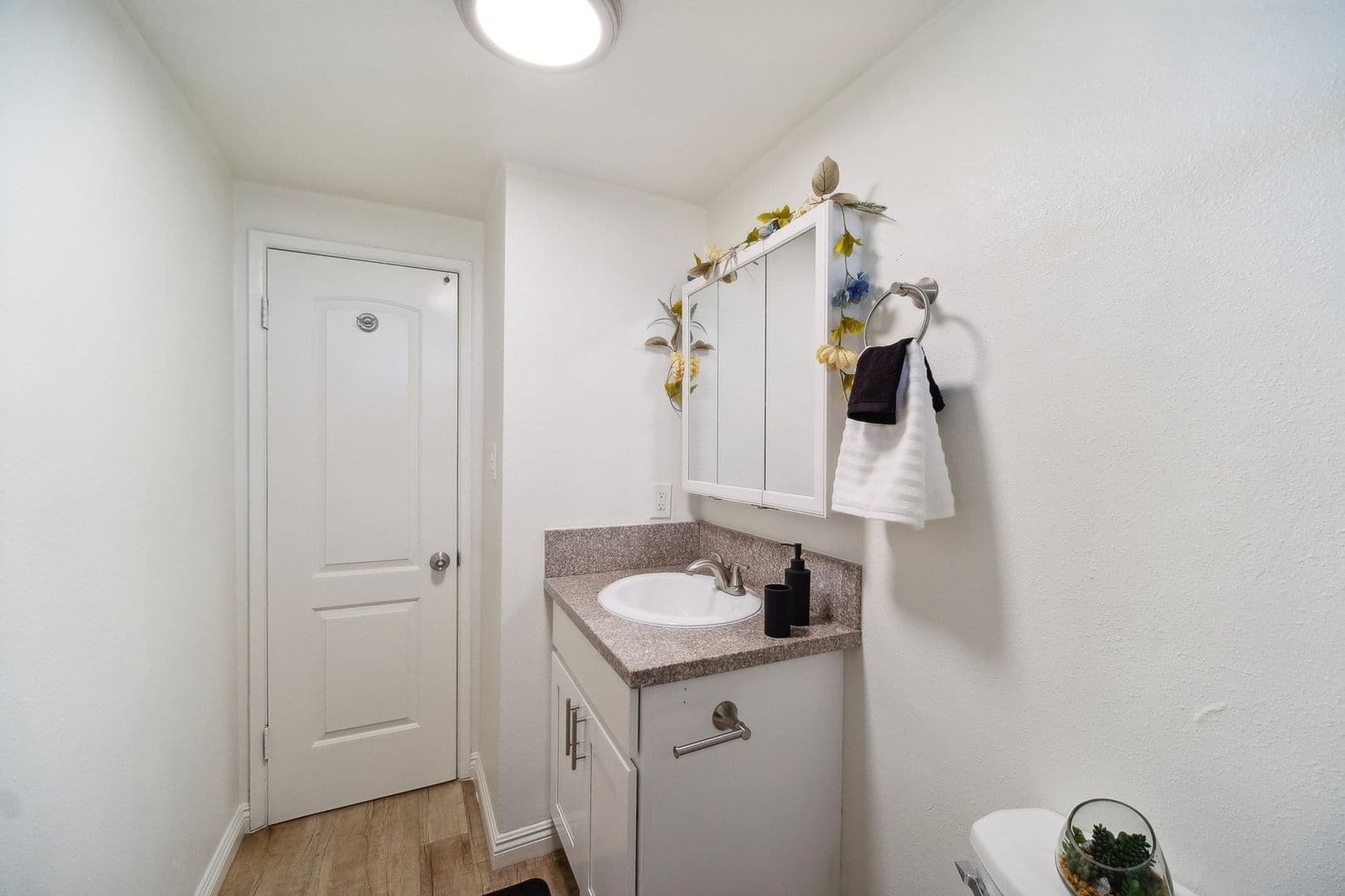 Whittier Apartment: 13730 Via Del Palma Ave