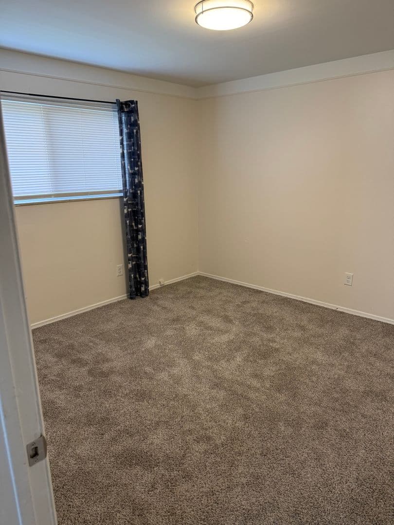 Madison Heights House: 27840 Groveland St