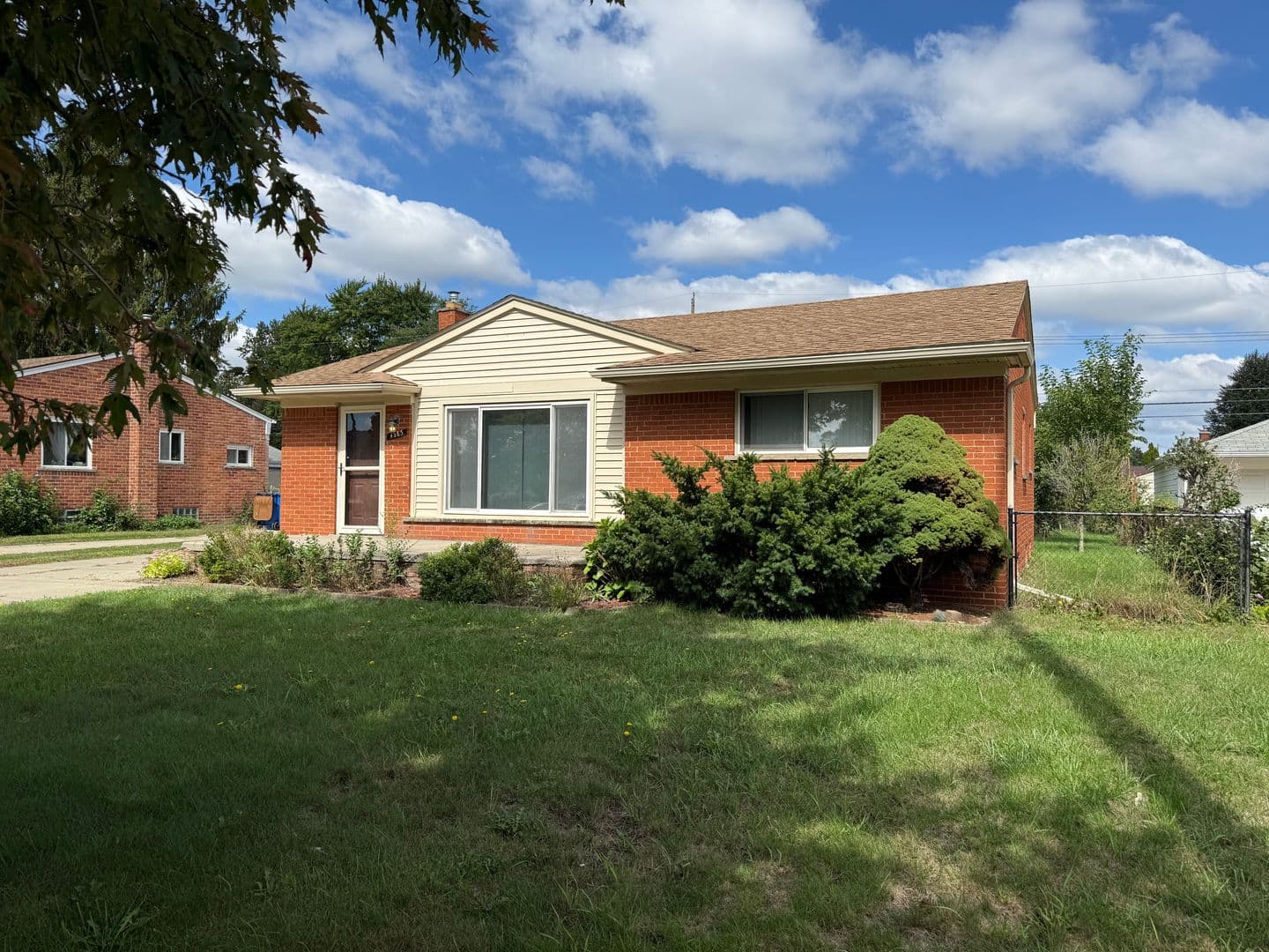 Warren House: 4583 E Thirteen Mile Rd