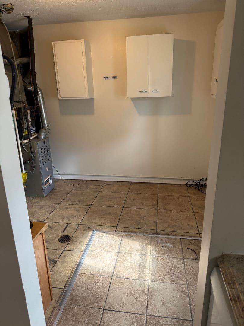 Madison Heights House: 27840 Groveland St