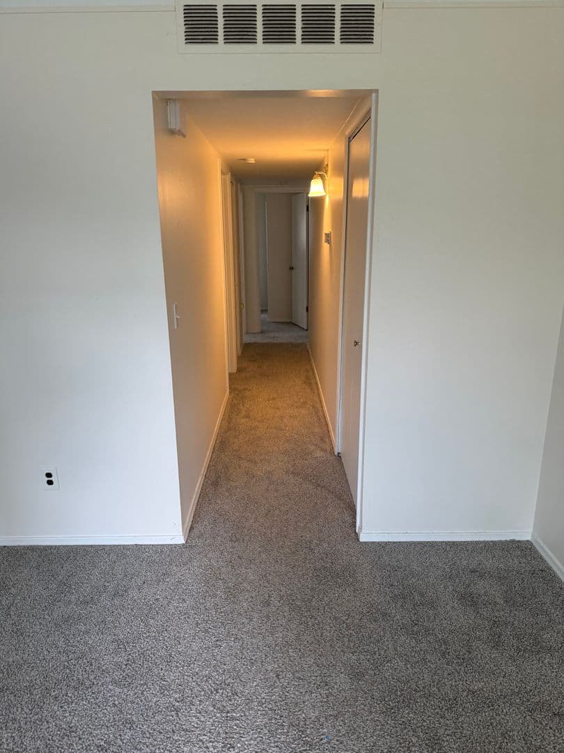 Madison Heights House: 27840 Groveland St