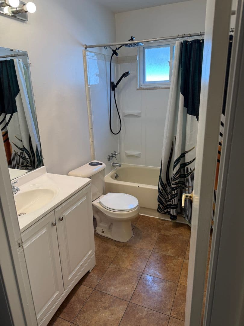 Madison Heights House: 27840 Groveland St