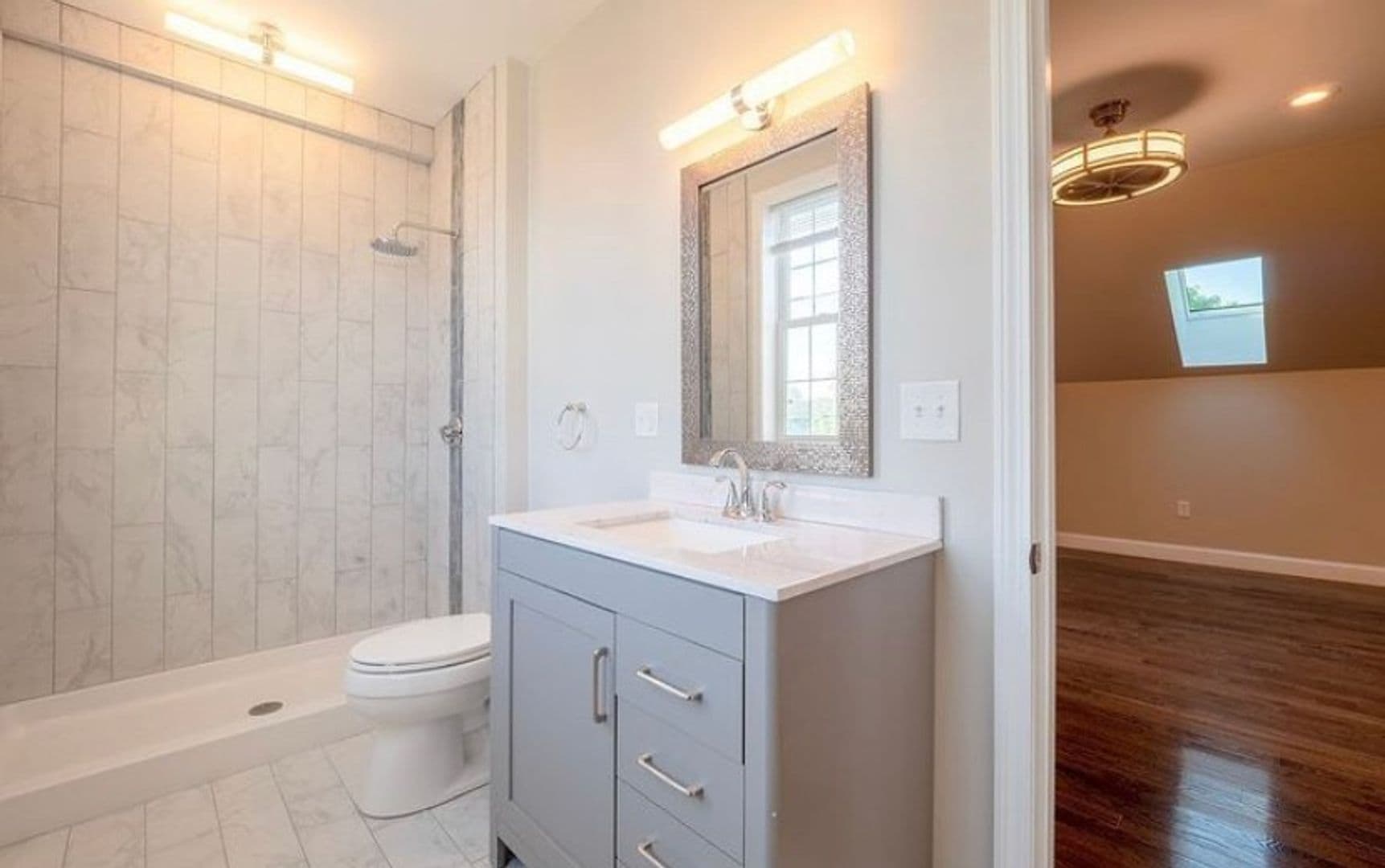 Providence Apartment: 118 Radcliffe Ave