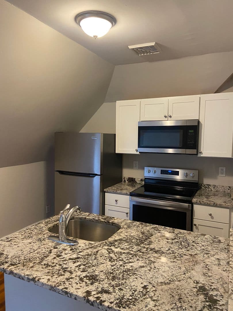 Providence Apartment: 94 Oakland Ave.