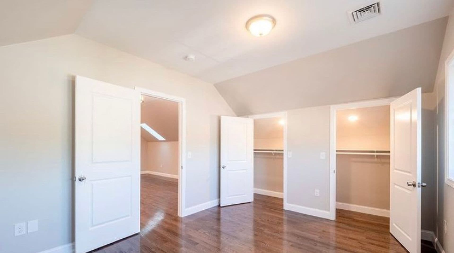 Providence Apartment: 118 Radcliffe Ave