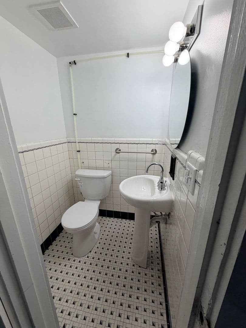 Milwaukee House: 2040 N 28TH ST