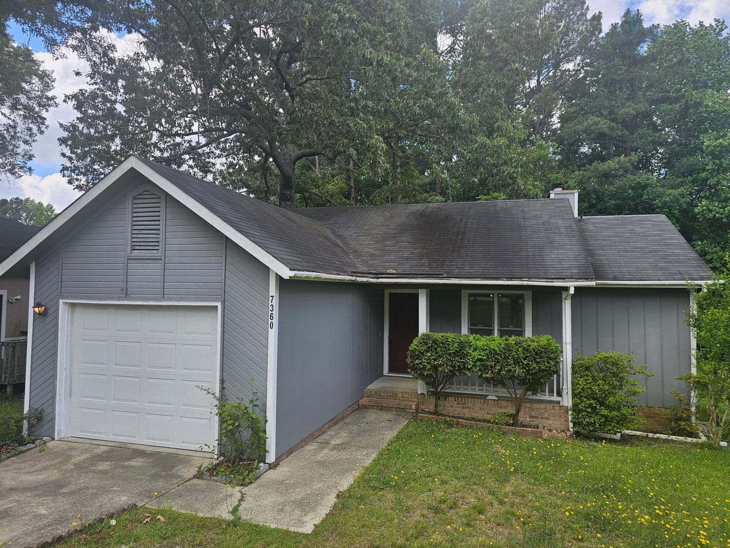 Fayetteville House: 7360 Van Grayson Loop
