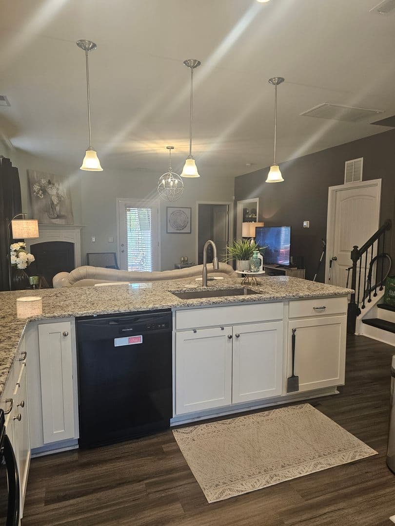 Sanford House: 514 Lionheart Lane