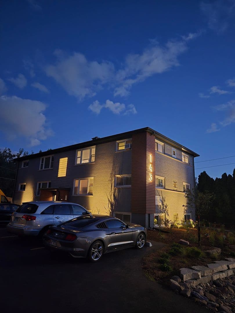 Clarendon Hills Apartment: 143 Ann Street