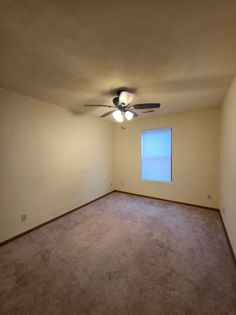 Rockford Apartment: 6297 Garrett Lane