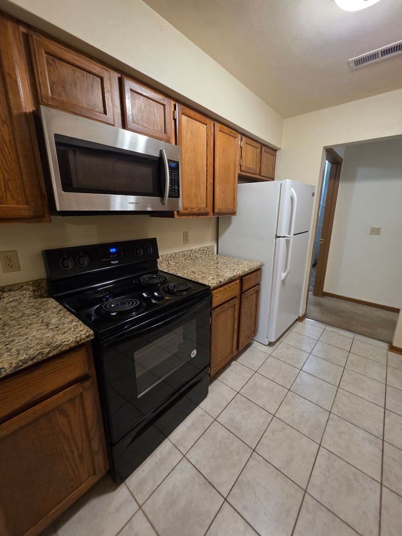 Rockford Apartment: 6297 Garrett Lane
