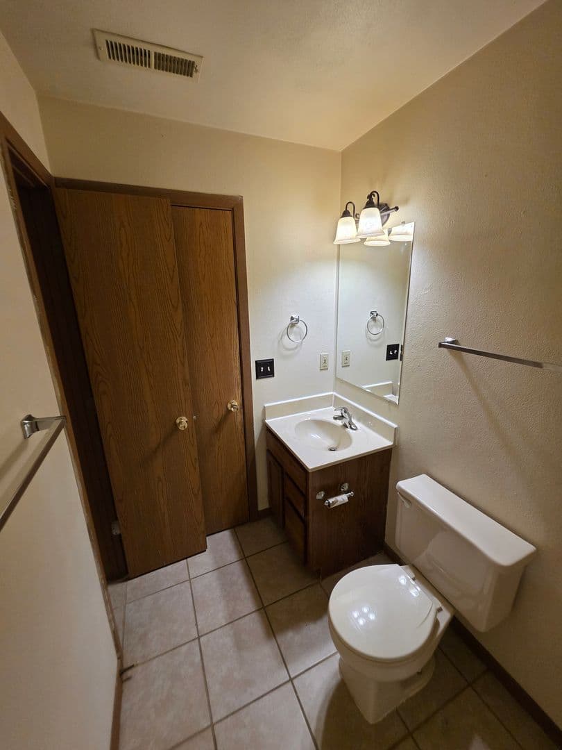 Rockford Apartment: 6297 Garrett Lane