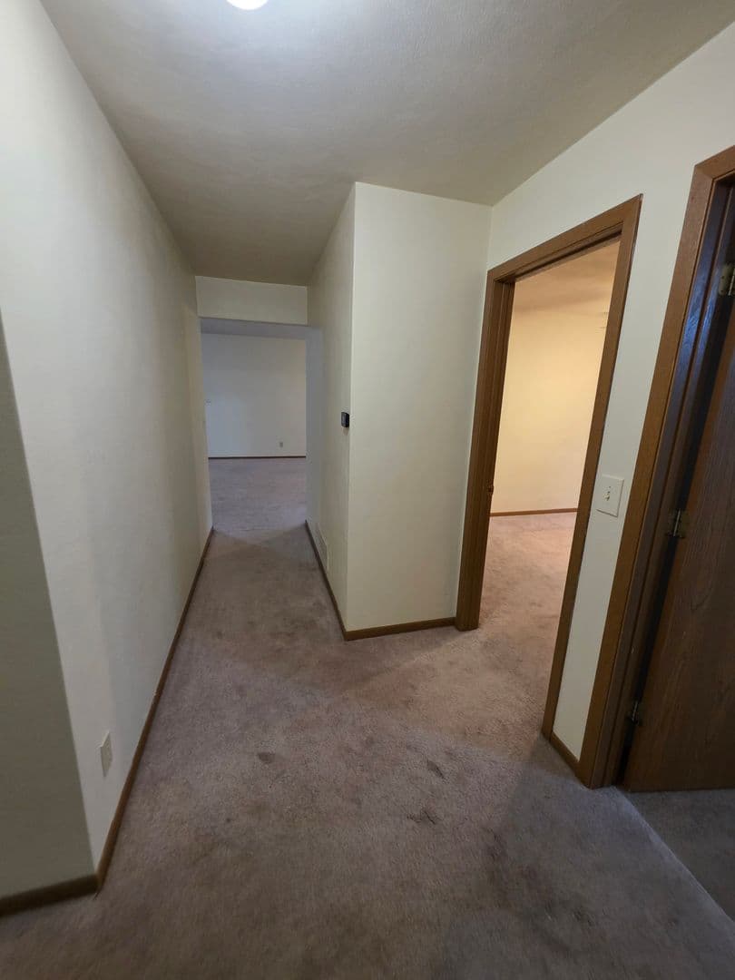 Rockford Apartment: 6297 Garrett Lane