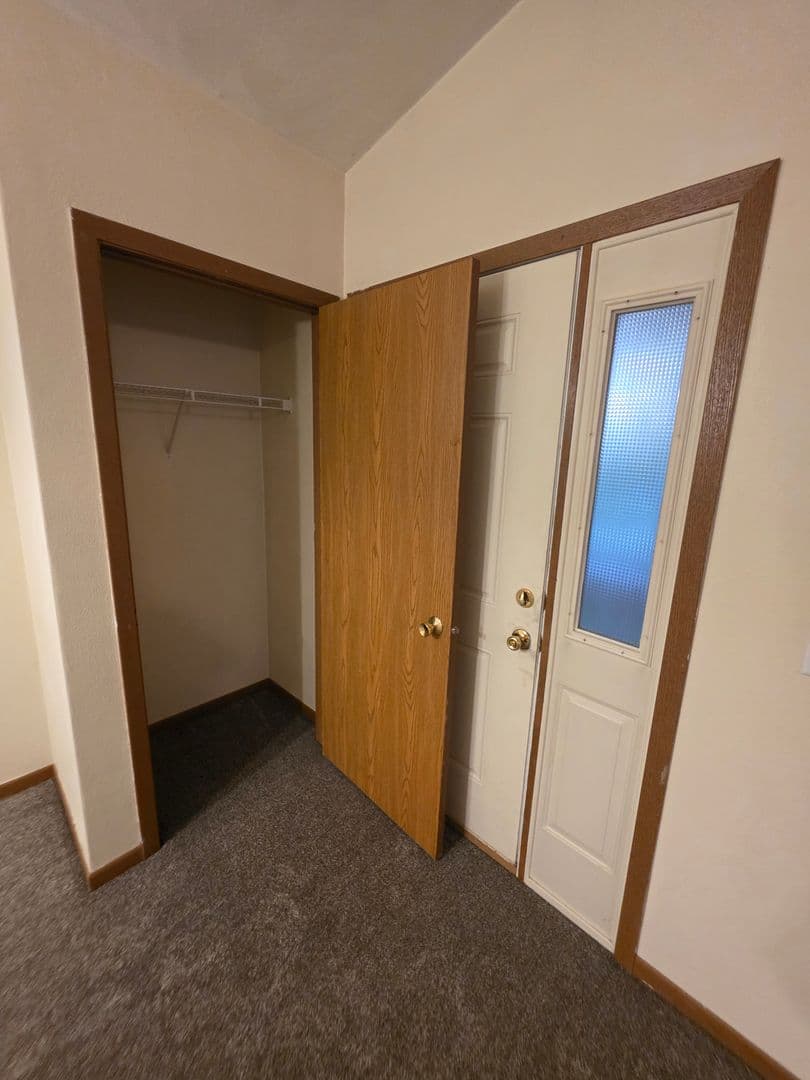 Rockford Apartment: 515 Bienterra Trail