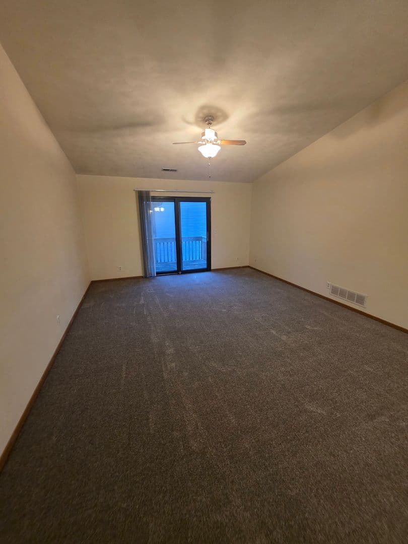 Rockford Apartment: 515 Bienterra Trail