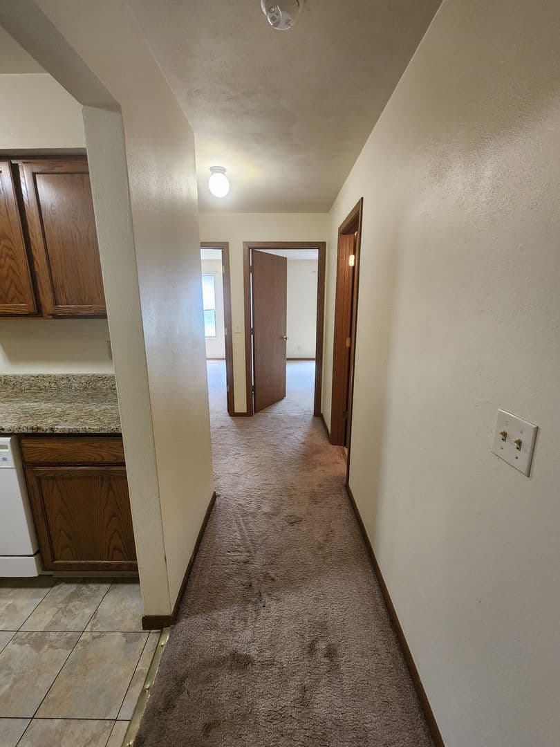 Rockford Apartment: 6297 Garrett Lane