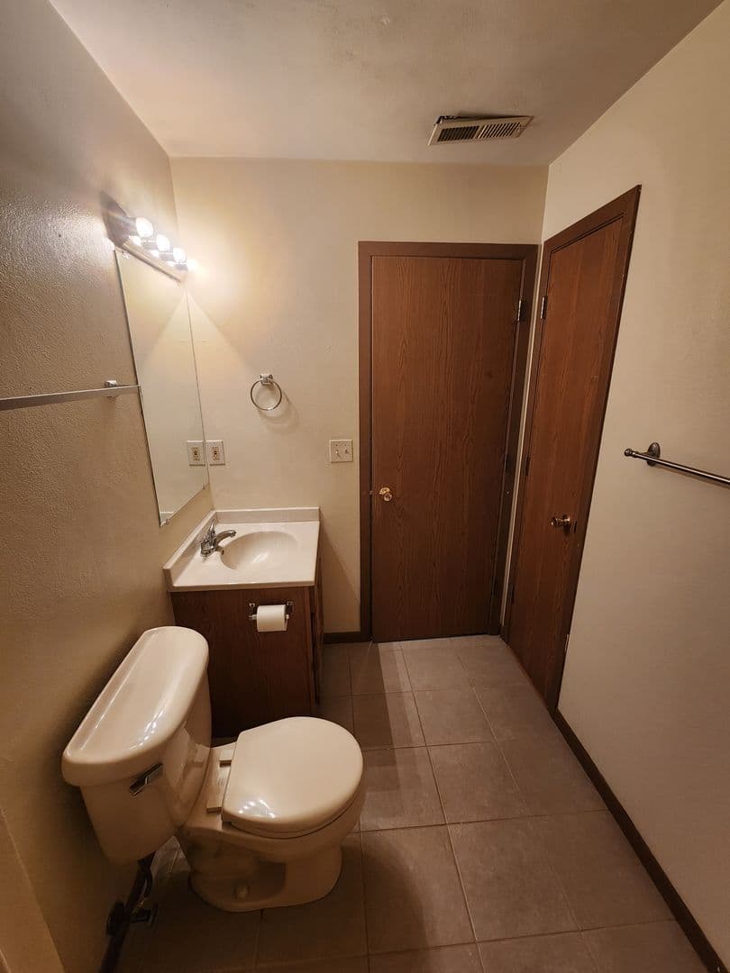 Rockford Apartment: 6297 Garrett Lane