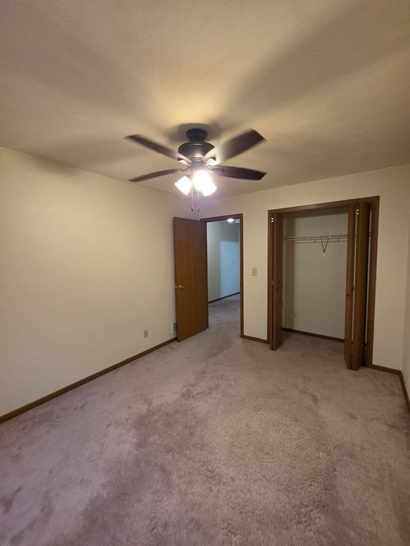 Rockford Apartment: 6297 Garrett Lane