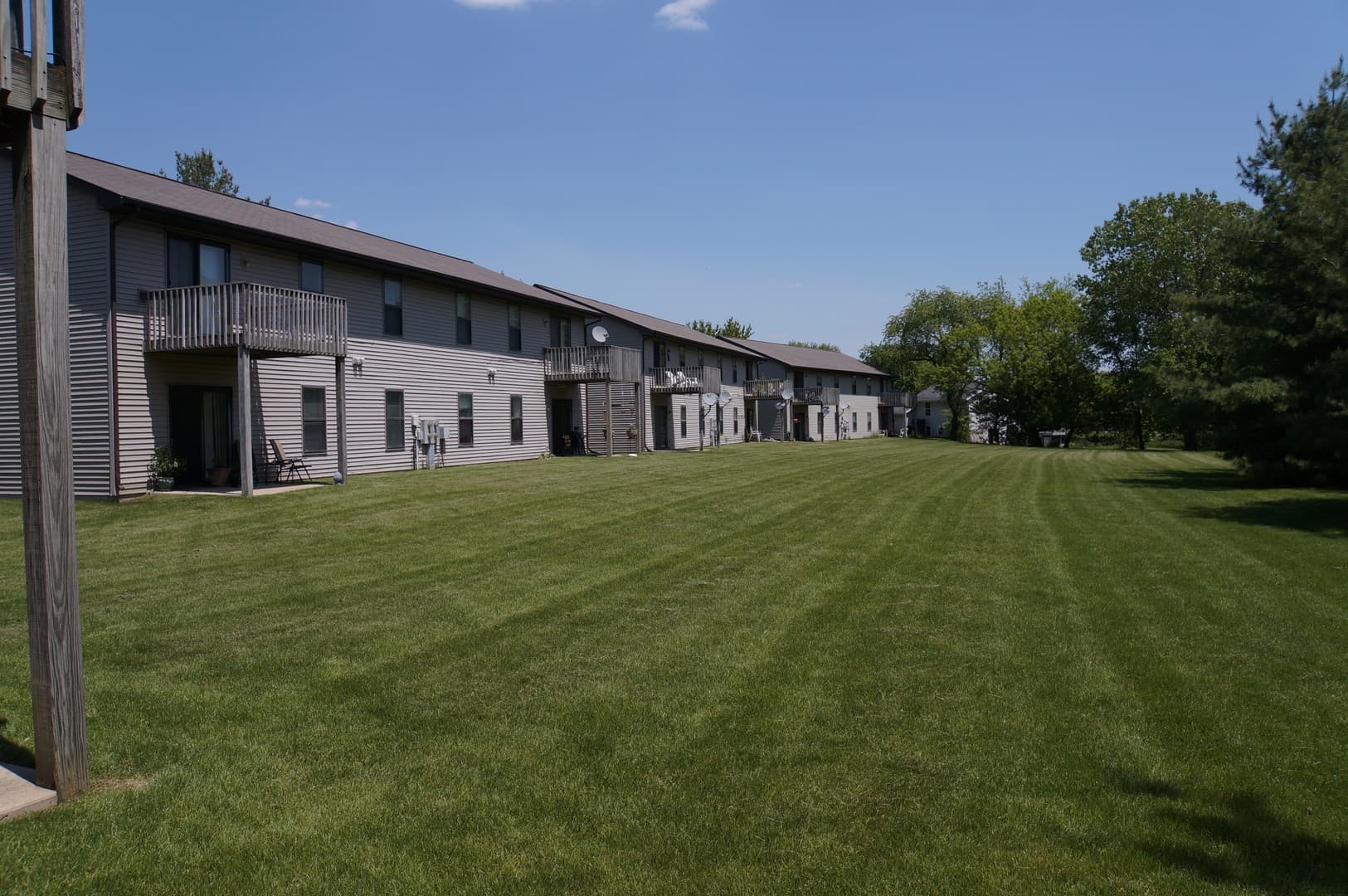 Rockford Apartment: 6297 Garrett Lane