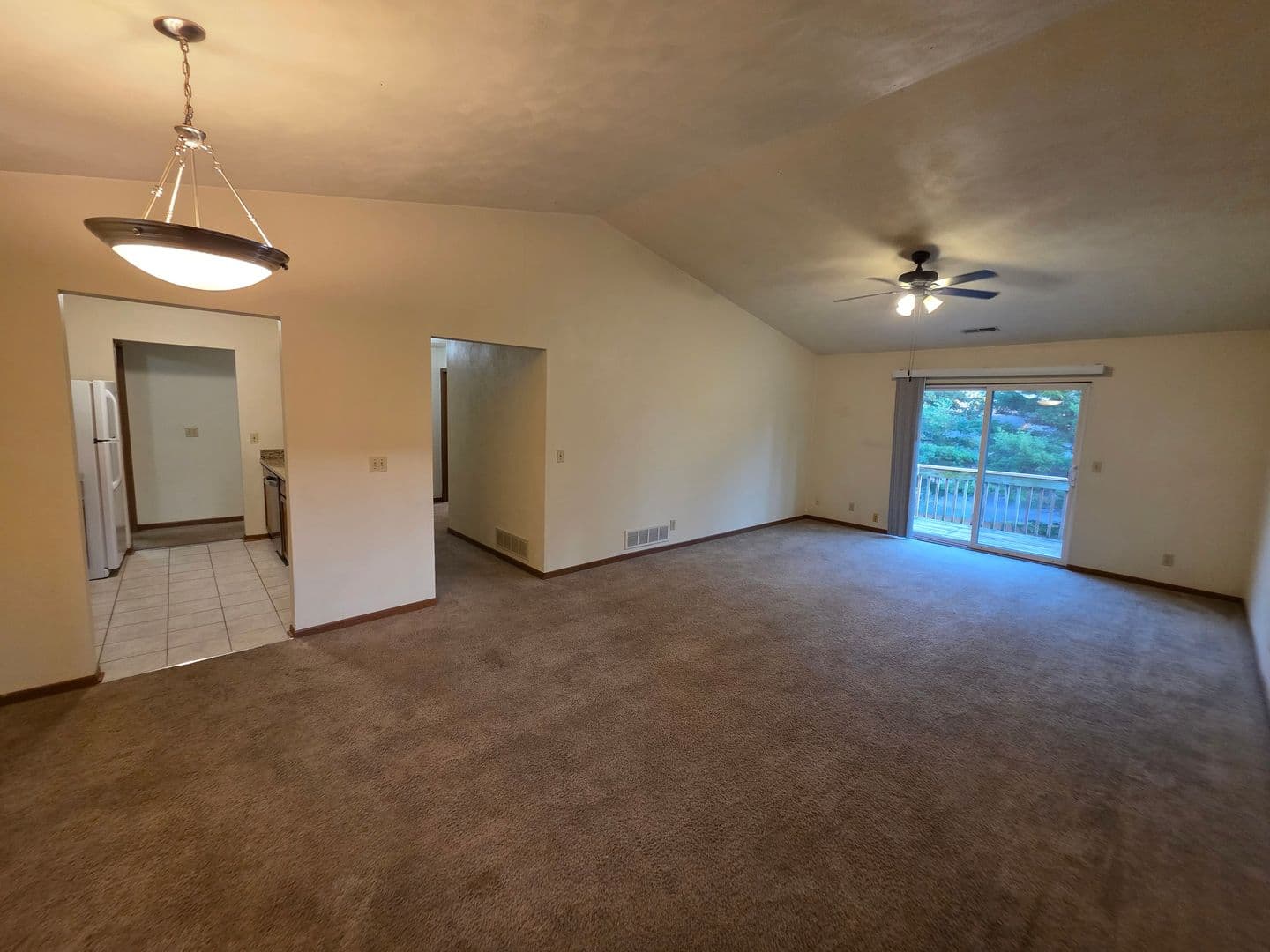 Rockford Apartment: 6297 Garrett Lane