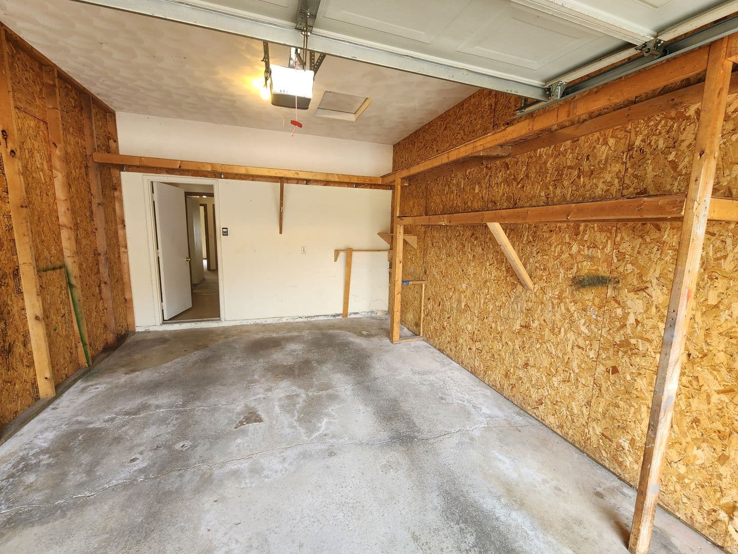 Rockford Apartment: 6297 Garrett Lane