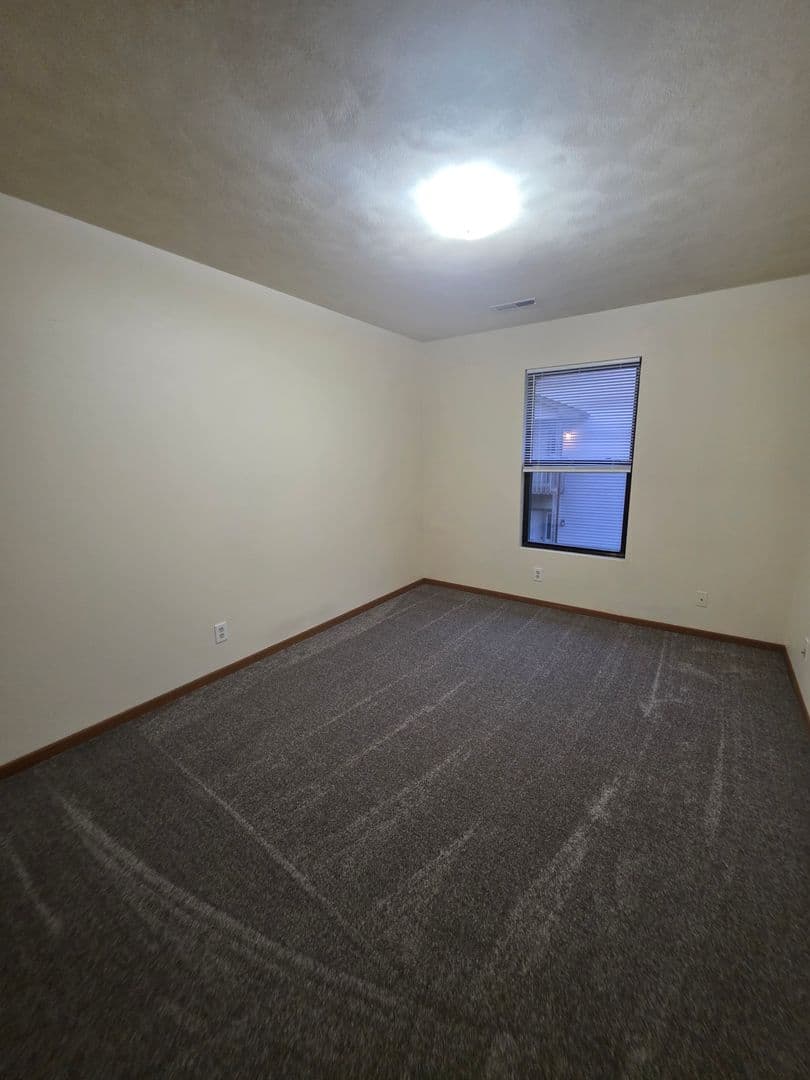 Rockford Apartment: 515 Bienterra Trail