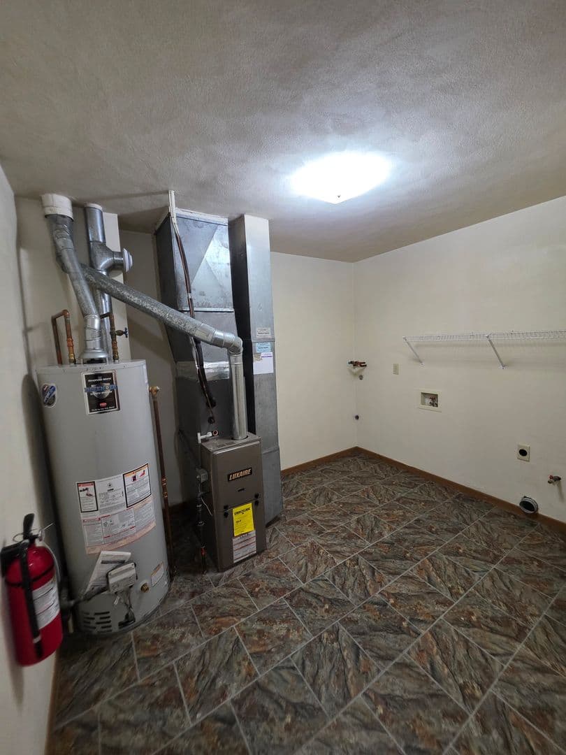 Rockford Apartment: 6297 Garrett Lane