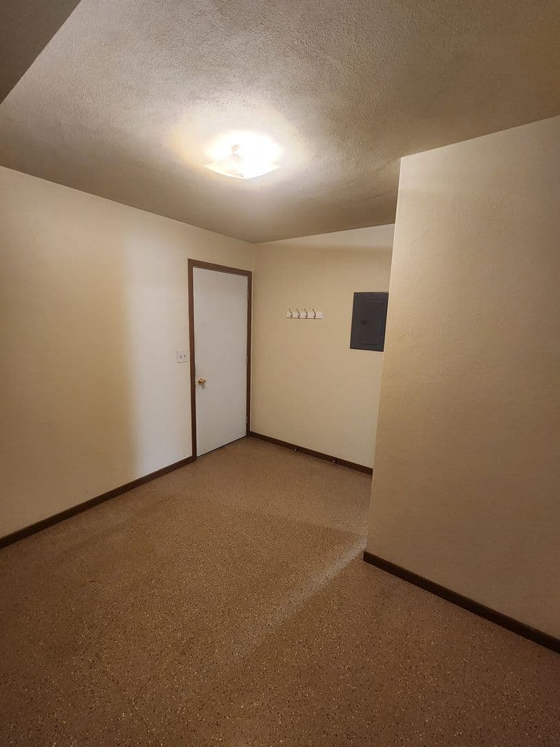 Rockford Apartment: 6297 Garrett Lane
