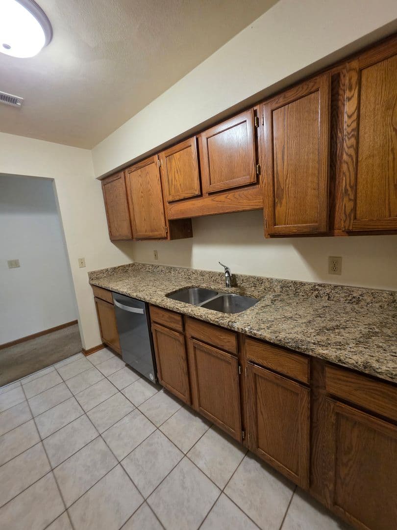 Rockford Apartment: 6297 Garrett Lane