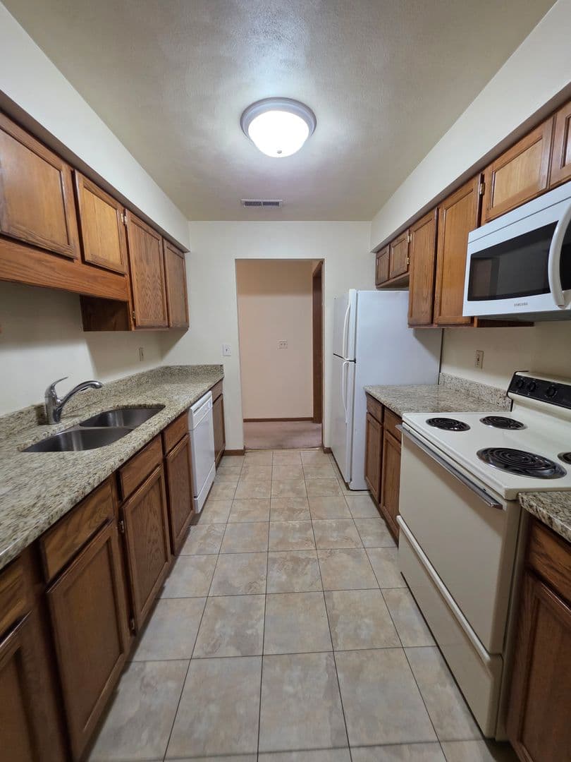 Rockford Apartment: 6297 Garrett Lane