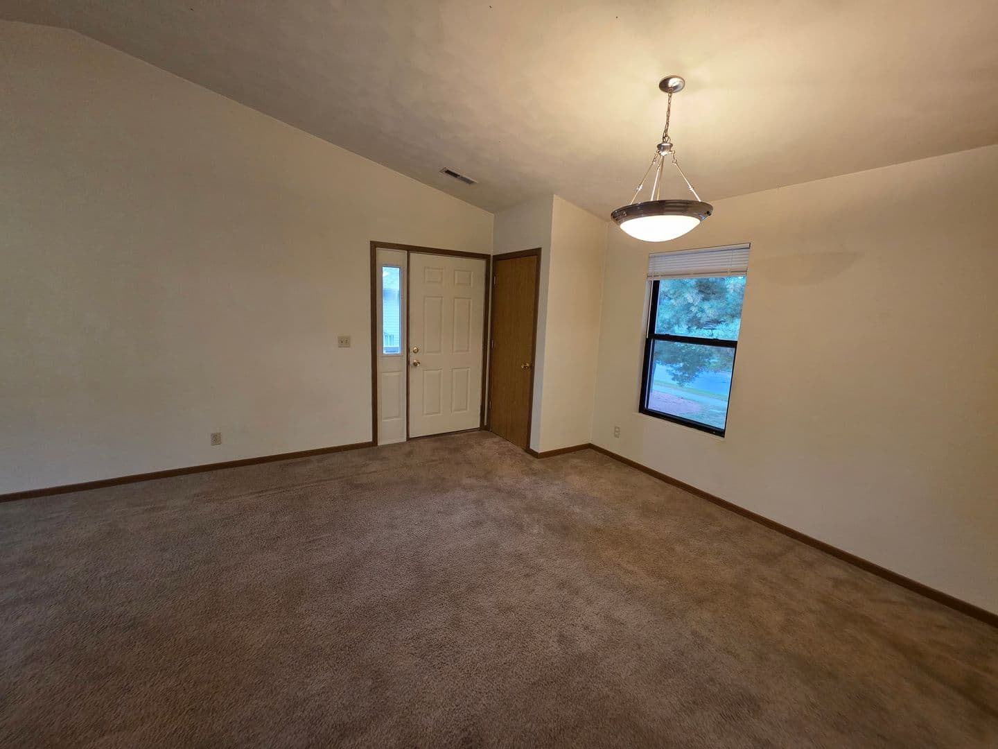 Rockford Apartment: 6297 Garrett Lane
