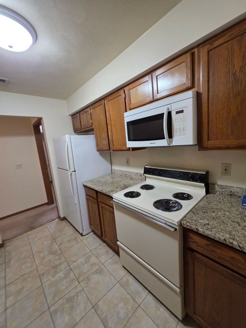 Rockford Apartment: 6297 Garrett Lane