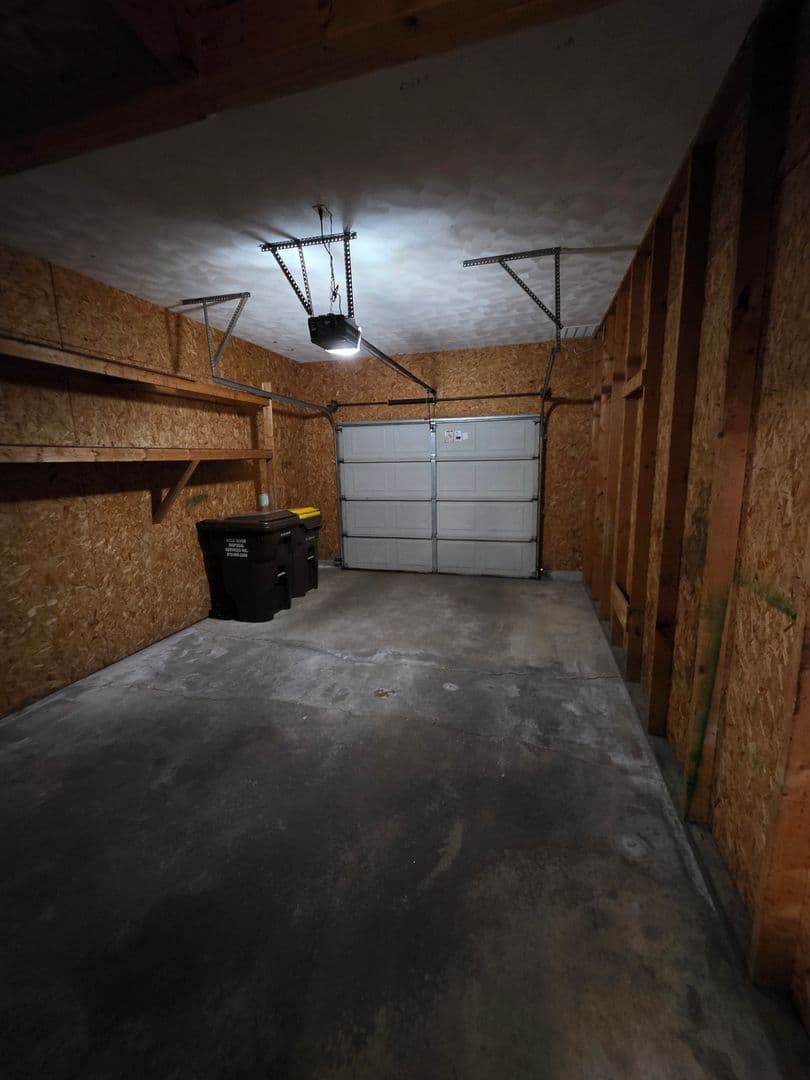 Rockford Apartment: 6297 Garrett Lane