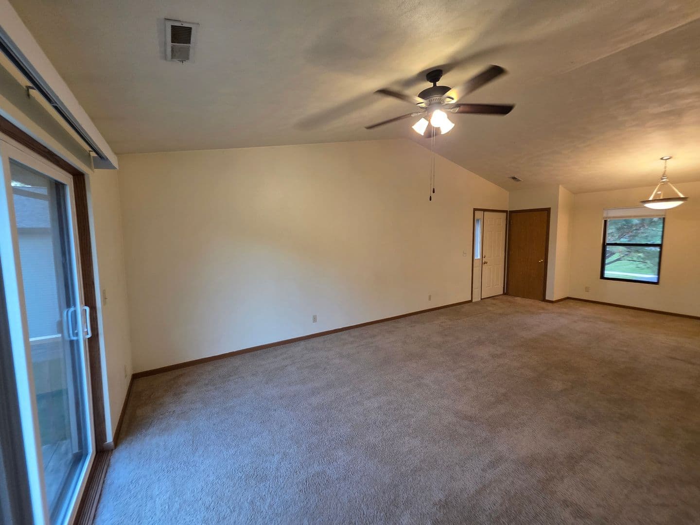 Rockford Apartment: 6297 Garrett Lane