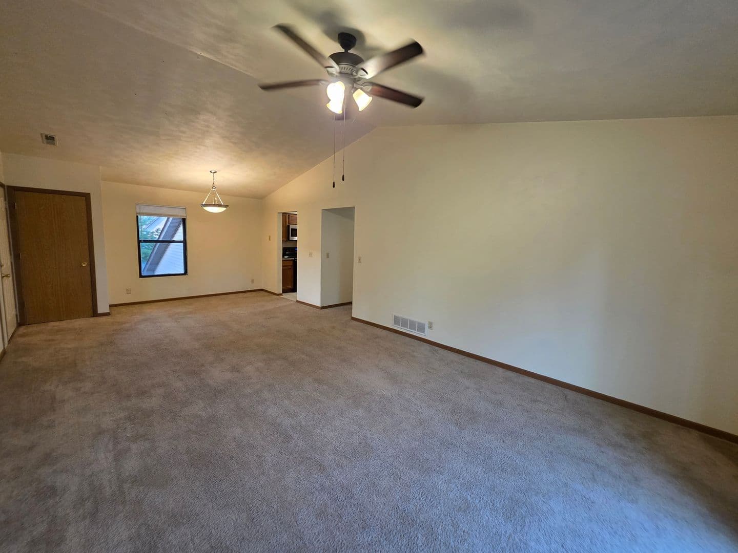 Rockford Apartment: 6297 Garrett Lane