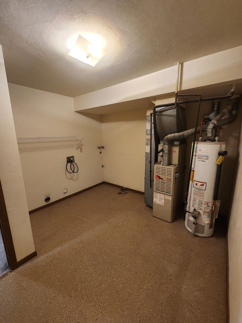 Rockford Apartment: 6297 Garrett Lane