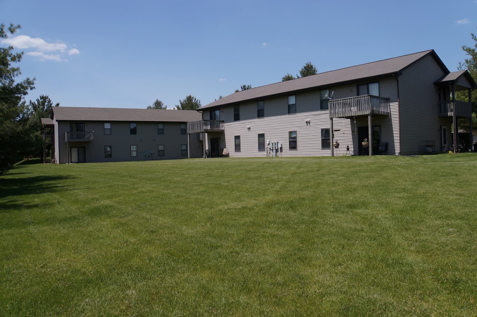 Rockford Apartment: 6297 Garrett Lane